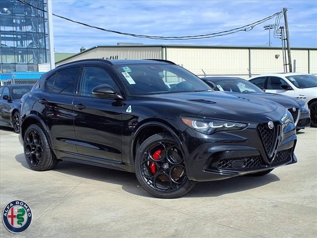 2024 Alfa Romeo Stelvio Quadrifoglio Carbon