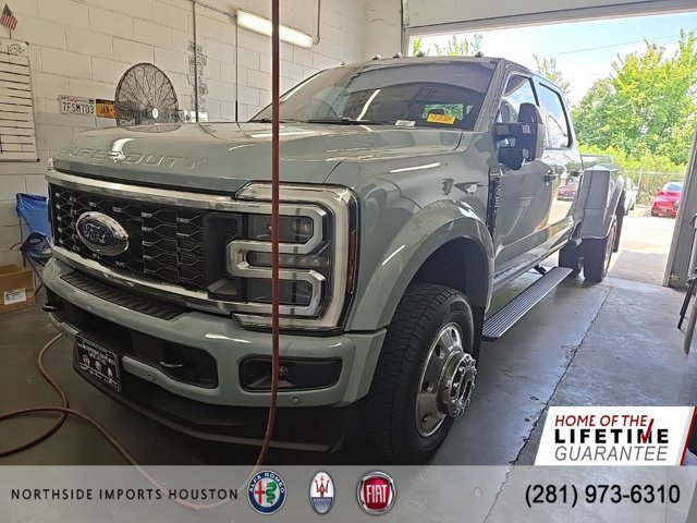 2025 Ford Super Duty F-450 DRW Platinum